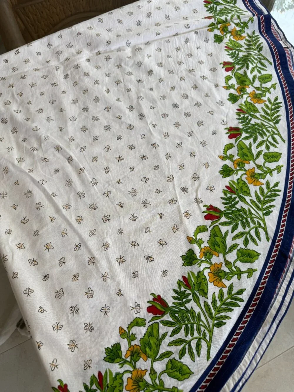 Vintage Williams Sonoma Provence Bee Tablecloth 70